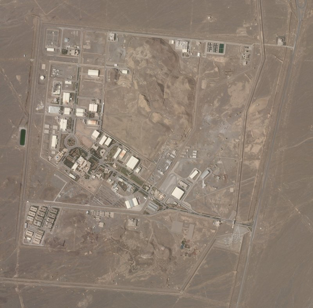 صورة بالقمر الصناعي من شركة "بلانيت لابز" تظهر منشأة نطنز النووية الإيرانية - 7 أبريل 2021 - AP